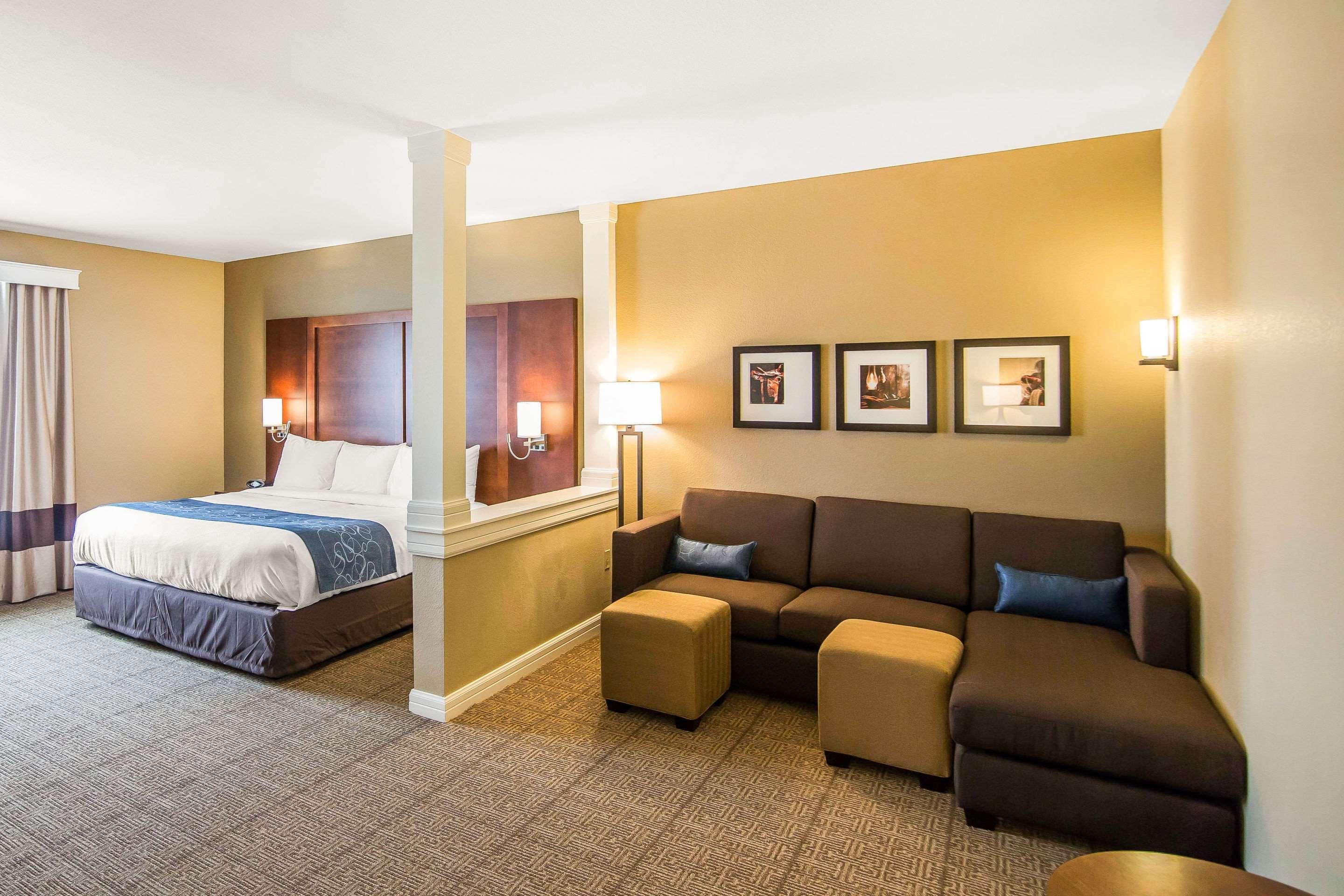 Comfort Suites - Dodge City Exterior photo