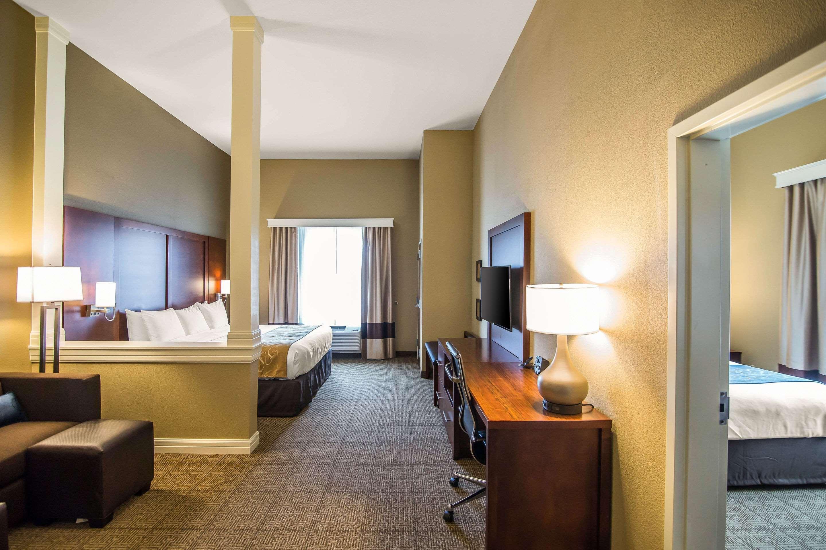 Comfort Suites - Dodge City Exterior photo
