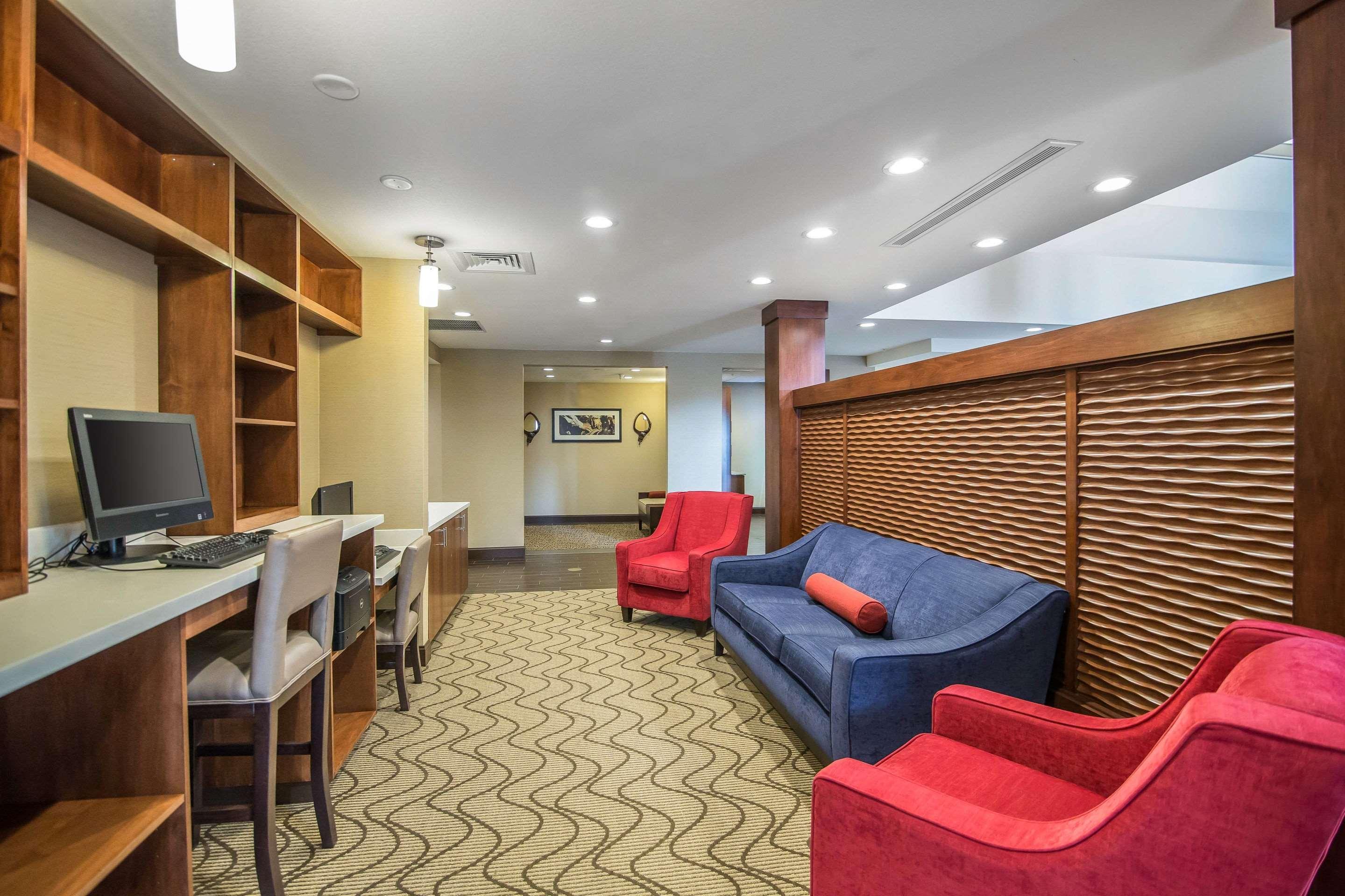 Comfort Suites - Dodge City Exterior photo